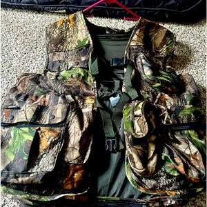 Fieldline Hunting Vest with padded seat